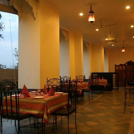 Pratap Palace Chittorgarh エクステリア 写真